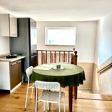 게스트하우스 Na Zaciszu - Metro Zacisze 바르샤바