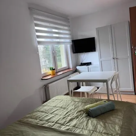 Na Zaciszu - Metro Zacisze 게스트하우스 *