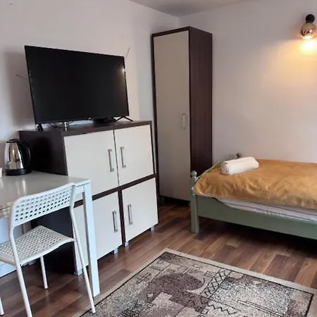 Na Zaciszu - Metro Zacisze Guest house